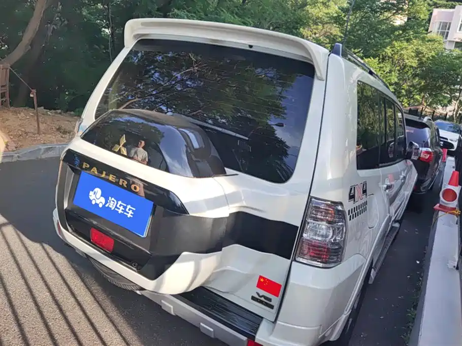 Mitsubishi Pajero 2020