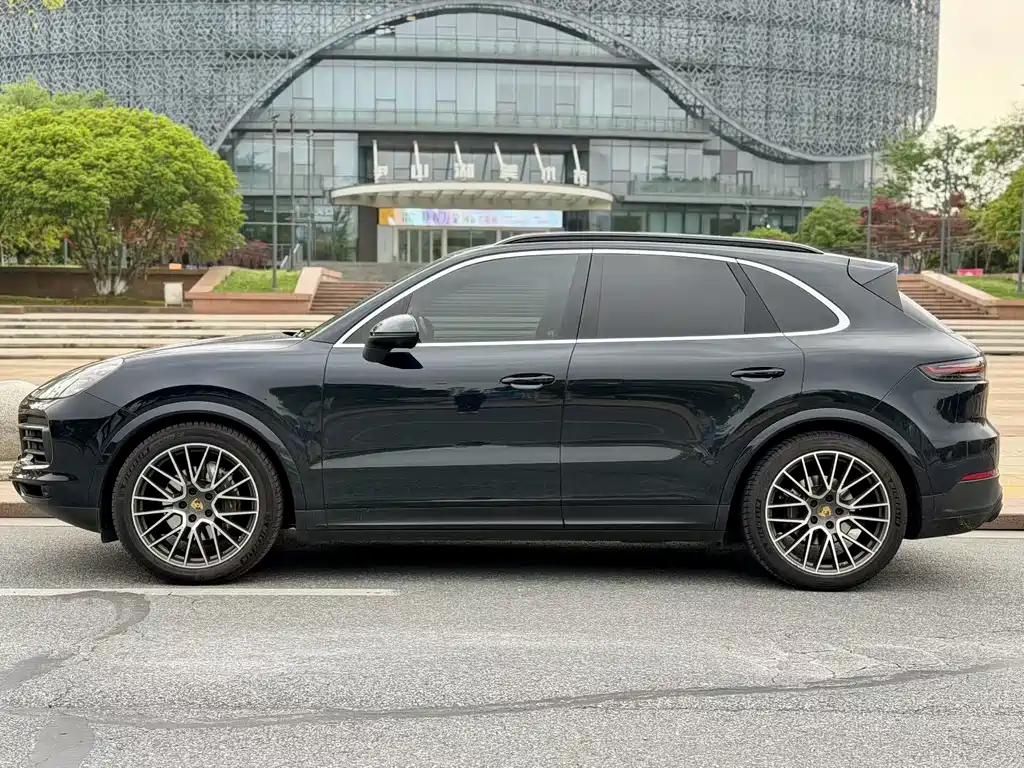 Porsche Cayenne 2021