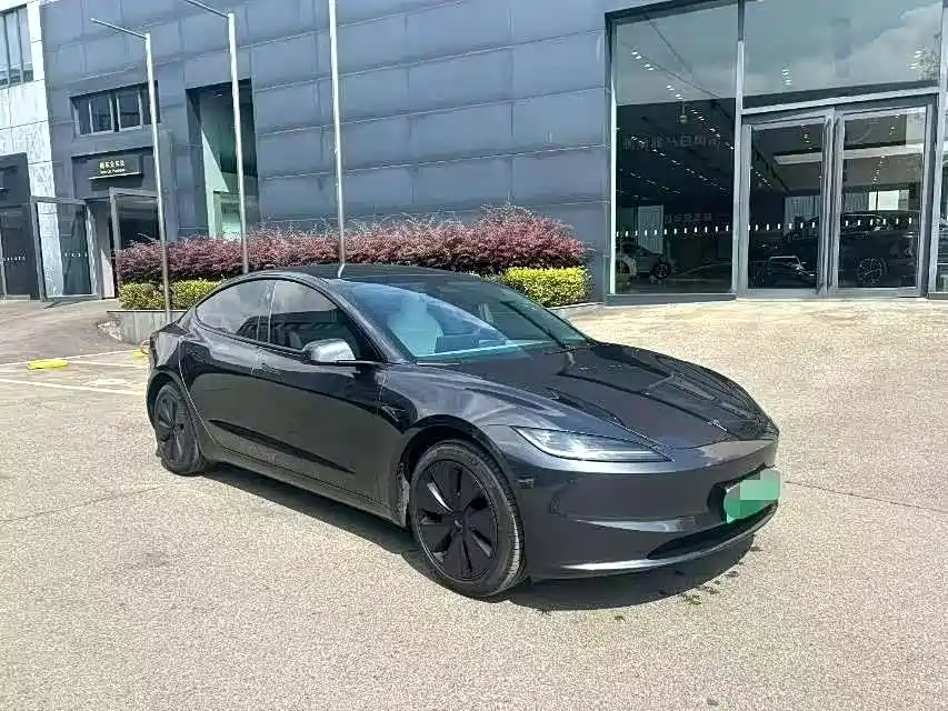 Tesla Model 3 2024