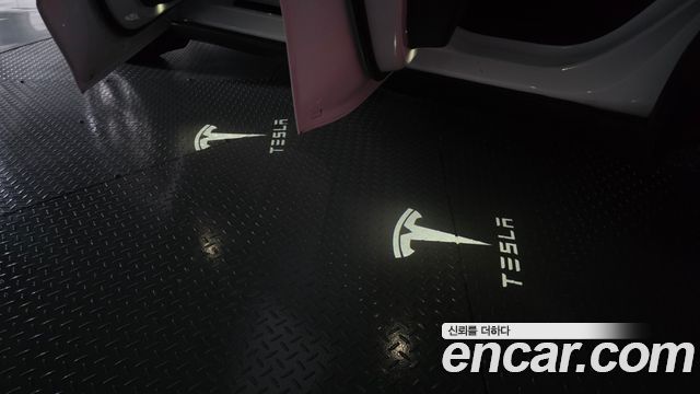 Tesla Model Y 2025