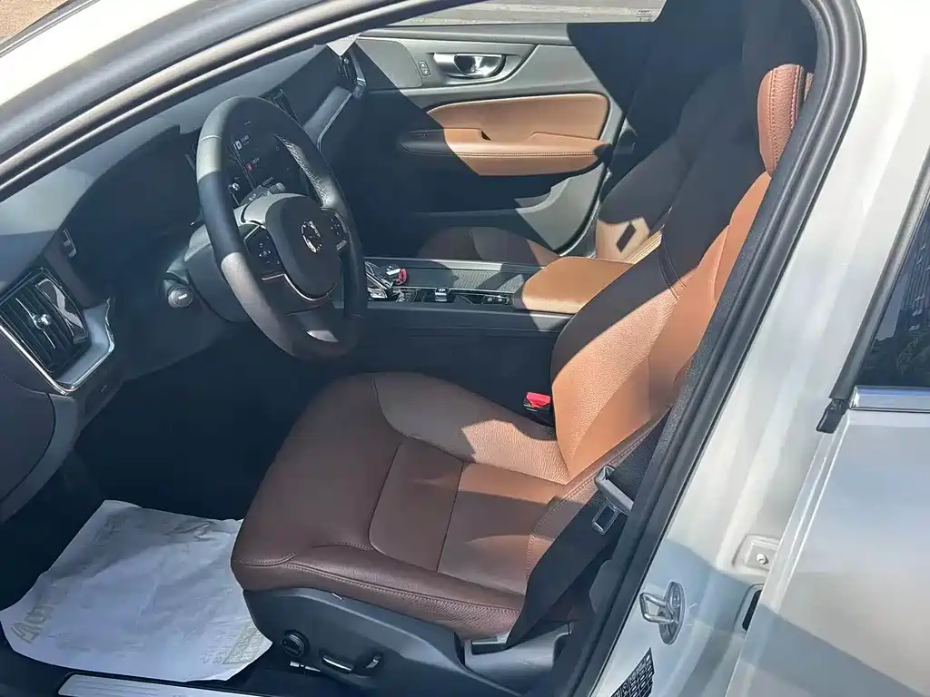 Volvo S60 2023