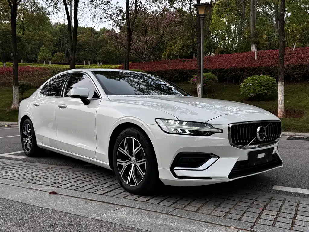 Volvo S60 2023