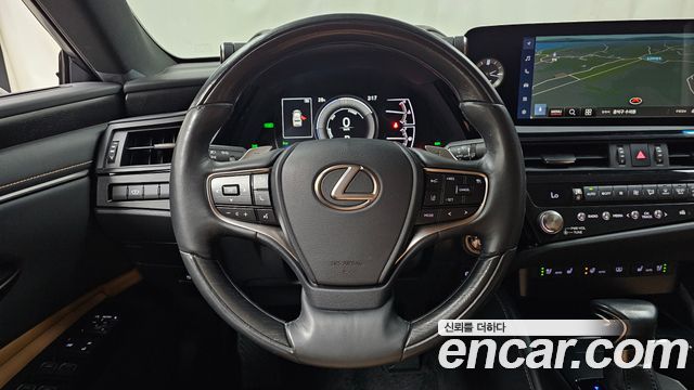 Lexus ES 2022