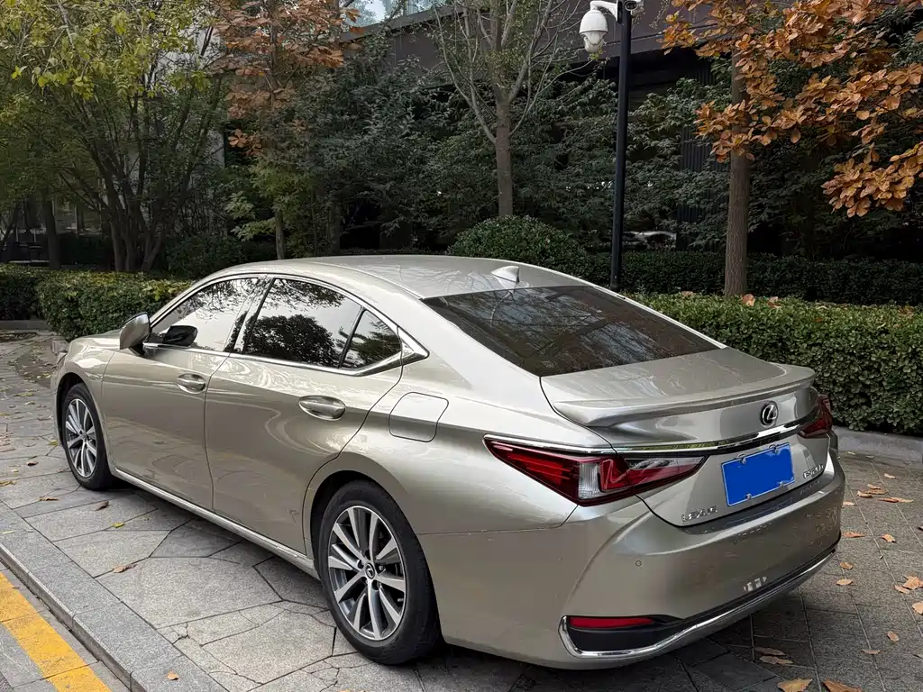 Lexus ES 2021