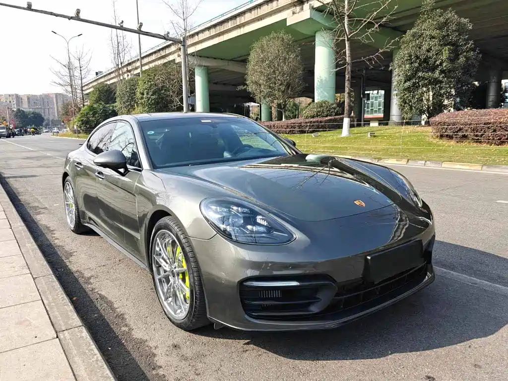 Porsche Panamera 2022