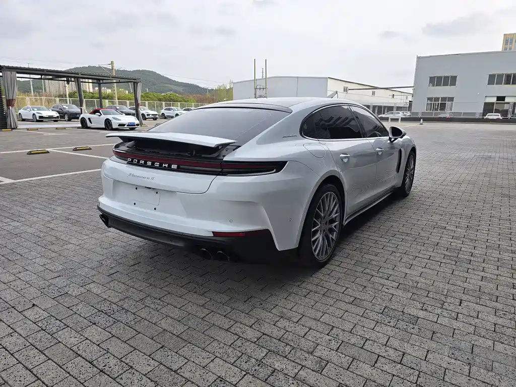 Porsche Panamera 2025