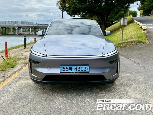 Tesla Model Y 2025