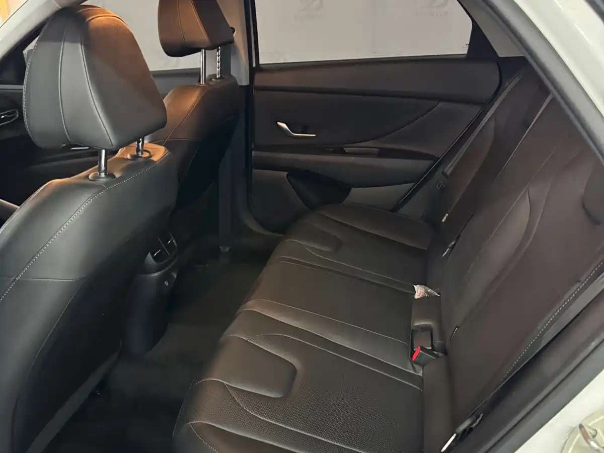 Hyundai Elantra 2024