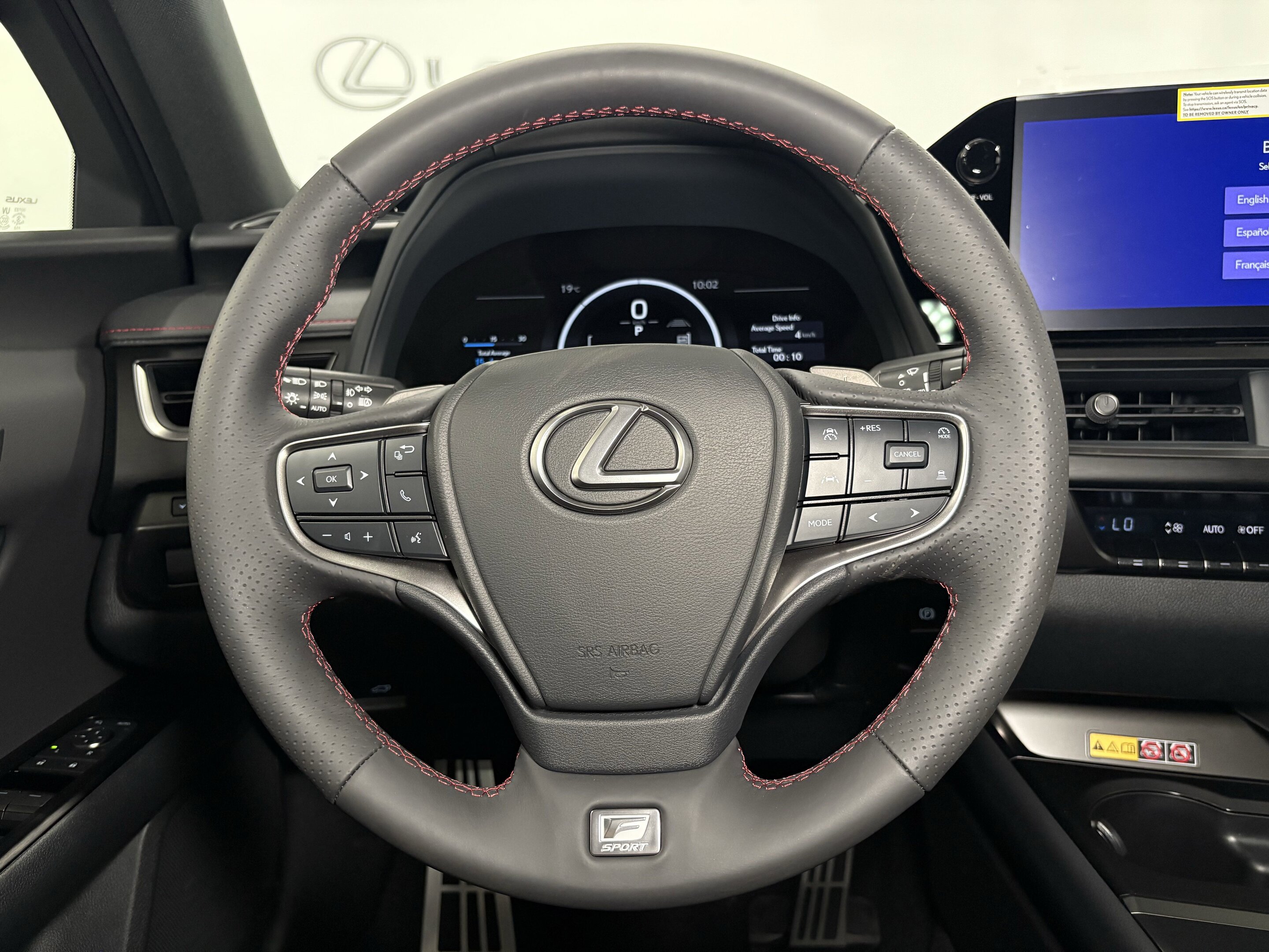 Lexus UX 2025