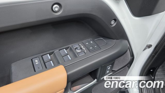 Land Rover Defender 2025