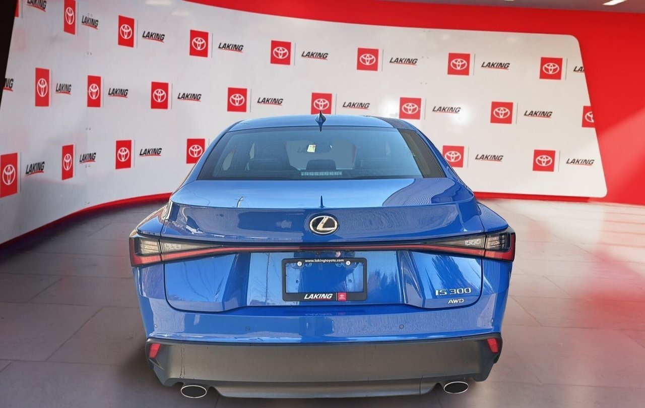 Lexus IS 2023