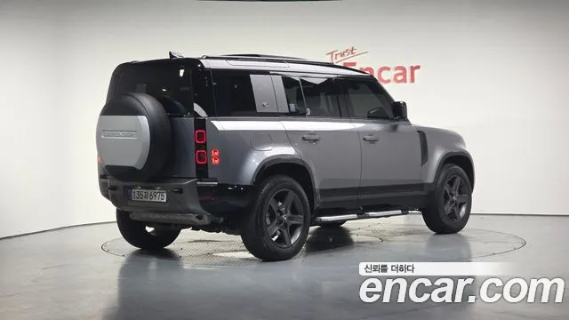 Land Rover Defender 2024