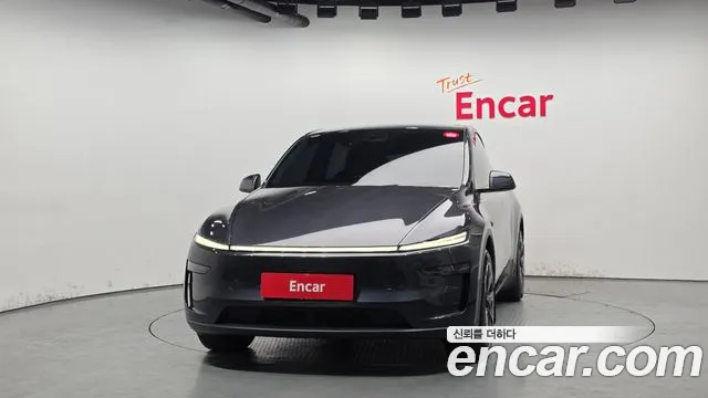 Tesla Model Y 2025