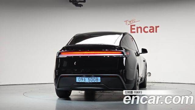 Tesla Model Y 2025