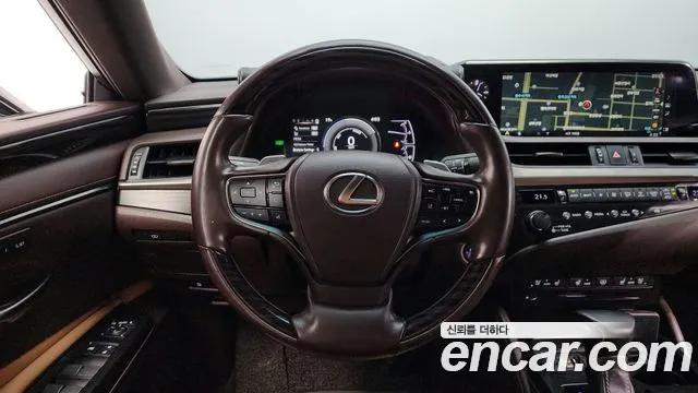 Lexus ES 2020