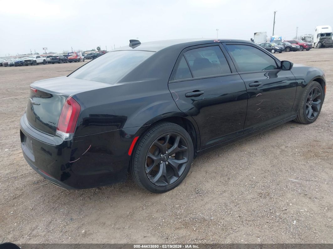 Chrysler 300 2023