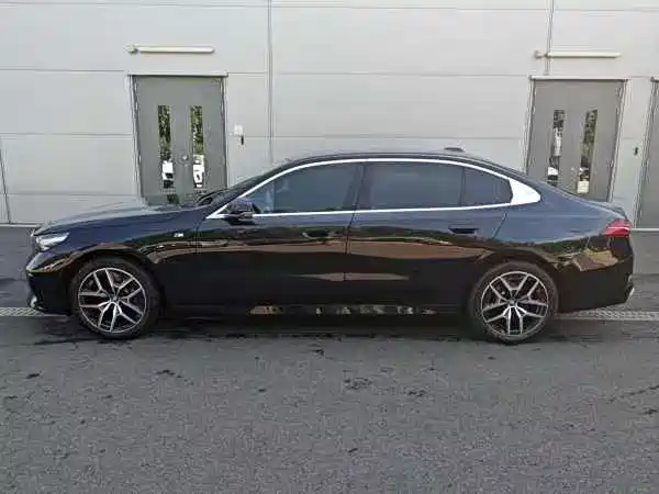 BMW i5 2026
