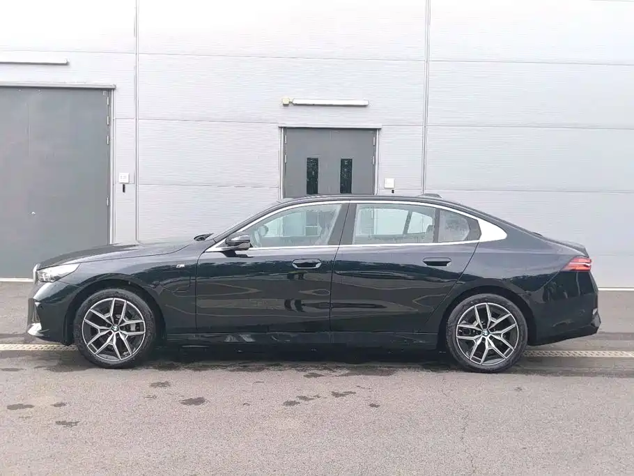 BMW i5 2025