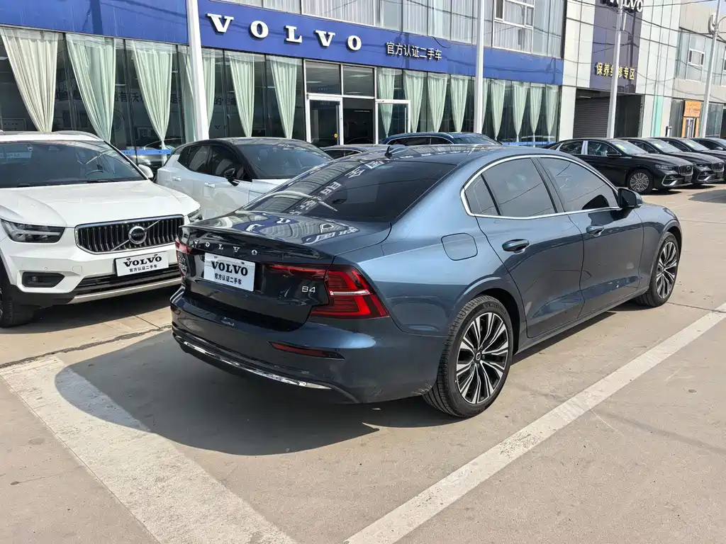 Volvo S60 2023