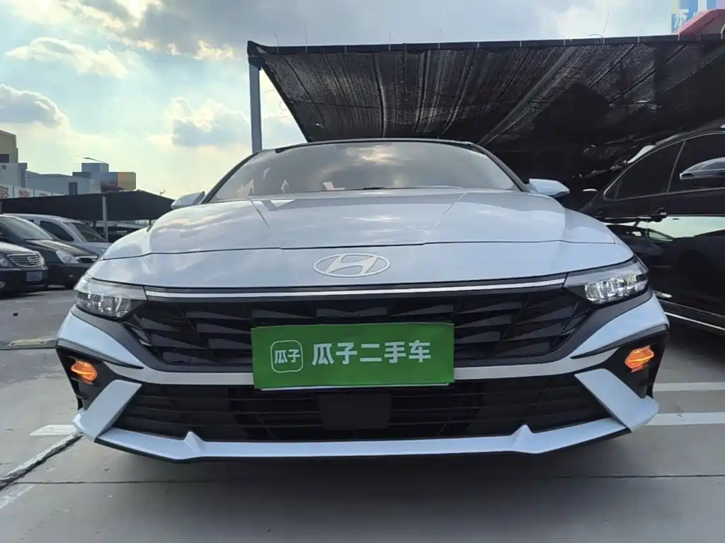 Hyundai Elantra 2025