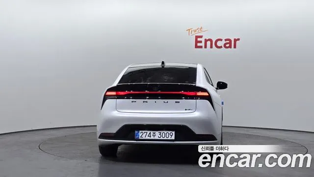 Toyota Prius 2025