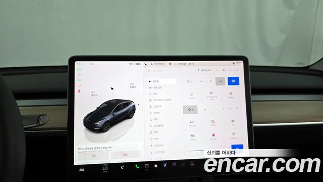 Tesla Model Y 2025