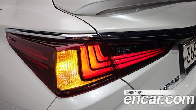 Lexus ES 2022