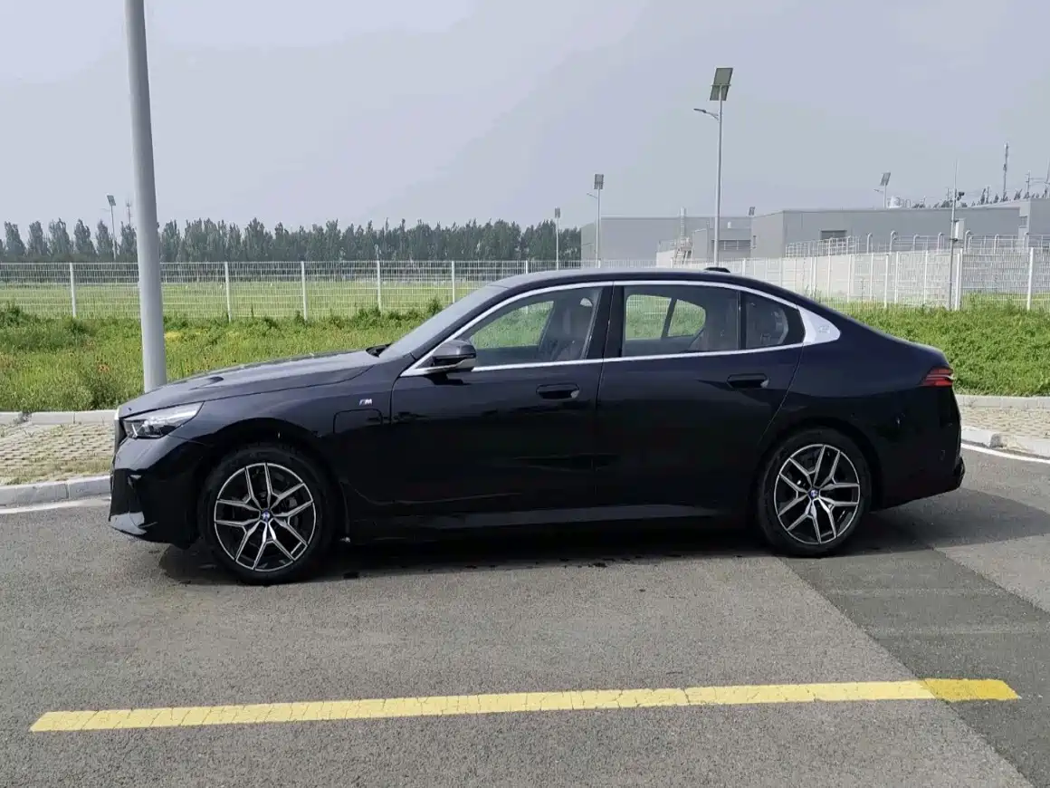 BMW i5 2025