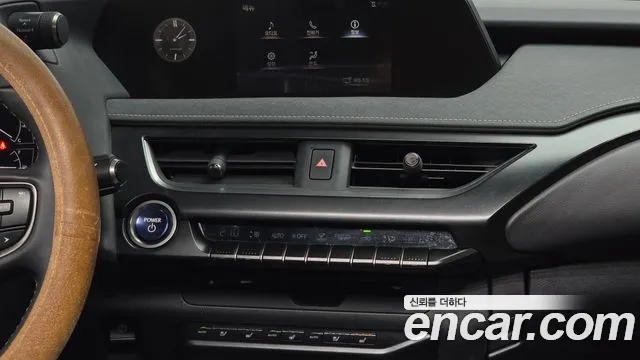 Lexus UX 2021
