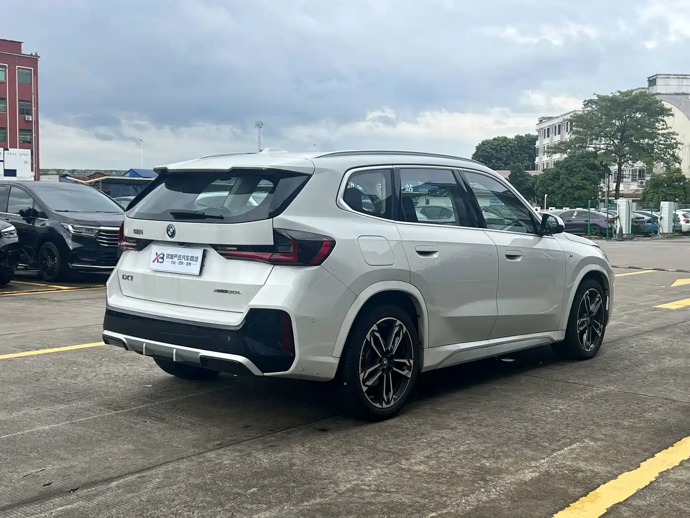 BMW iX1 2025