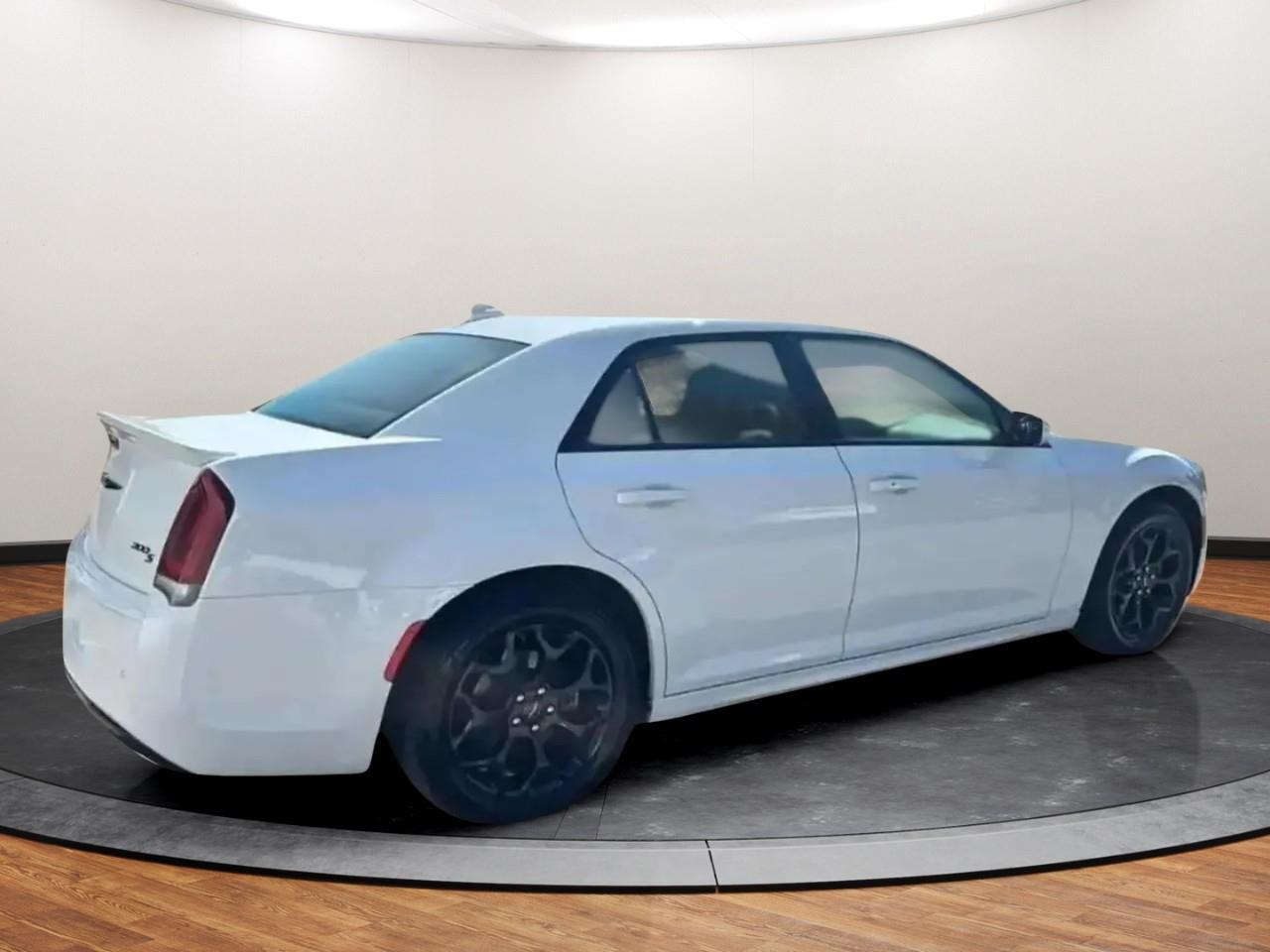 Chrysler 300 2023