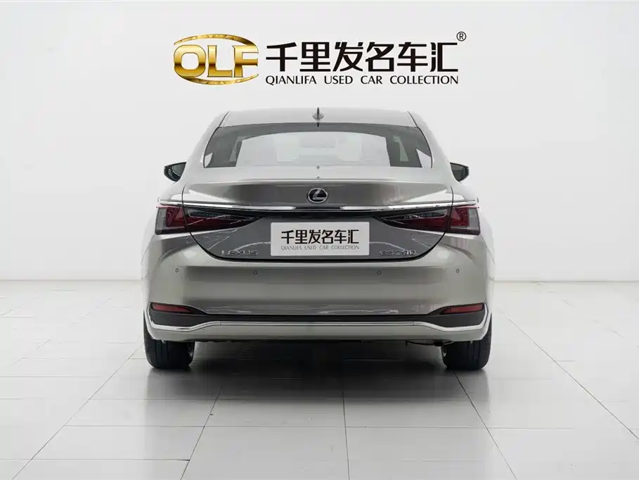 Lexus ES 2024