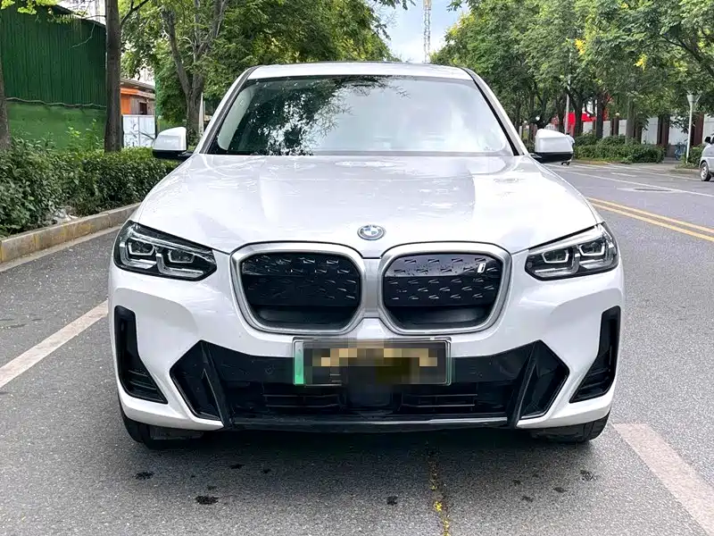 BMW iX3 2023