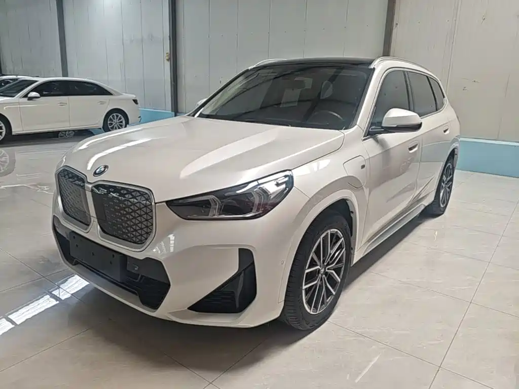 BMW iX1 2024
