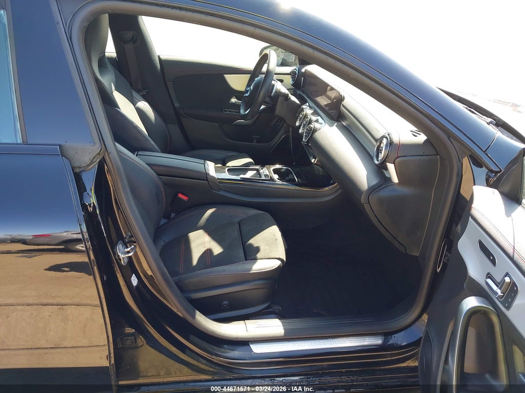 Mercedes-Benz CLA 2024