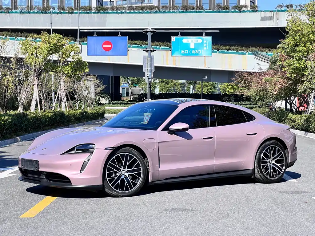 Porsche Taycan 2022