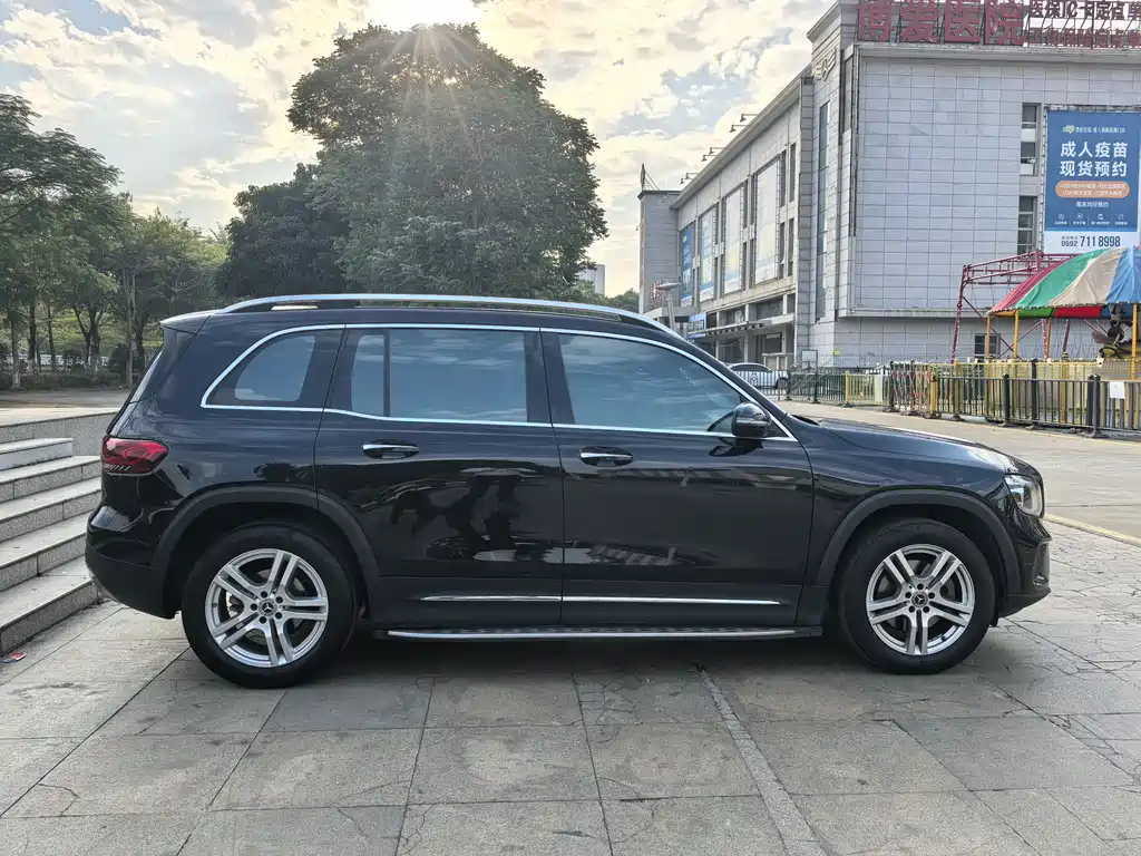 Mercedes-Benz GLB 2023