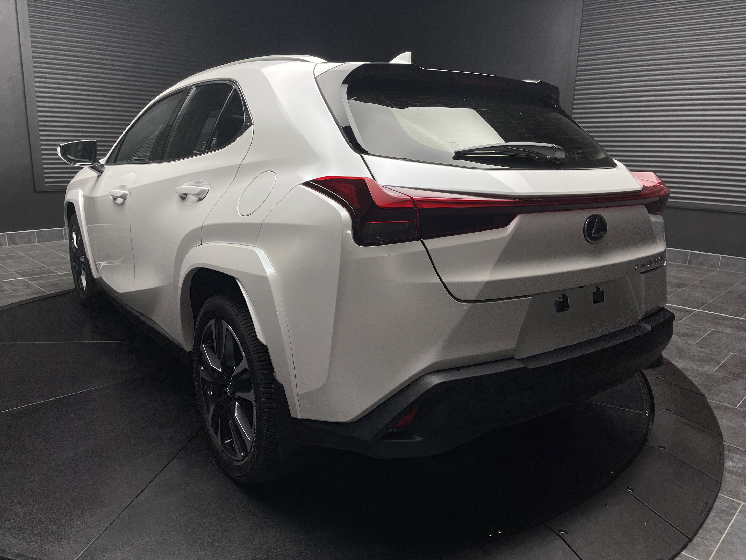 Lexus UX 2025