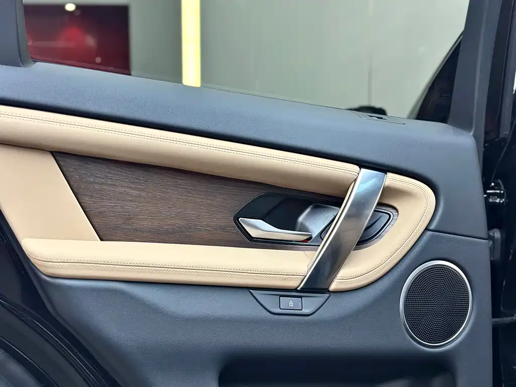 Land Rover Discovery Sport 2024