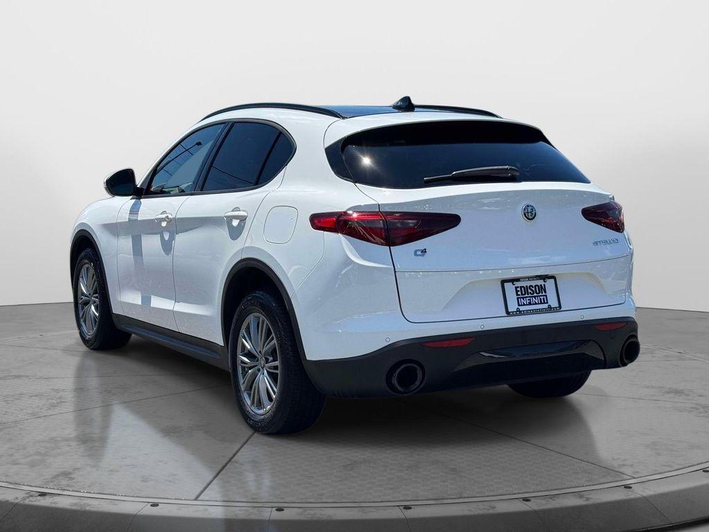 Alfa Romeo Stelvio 2023
