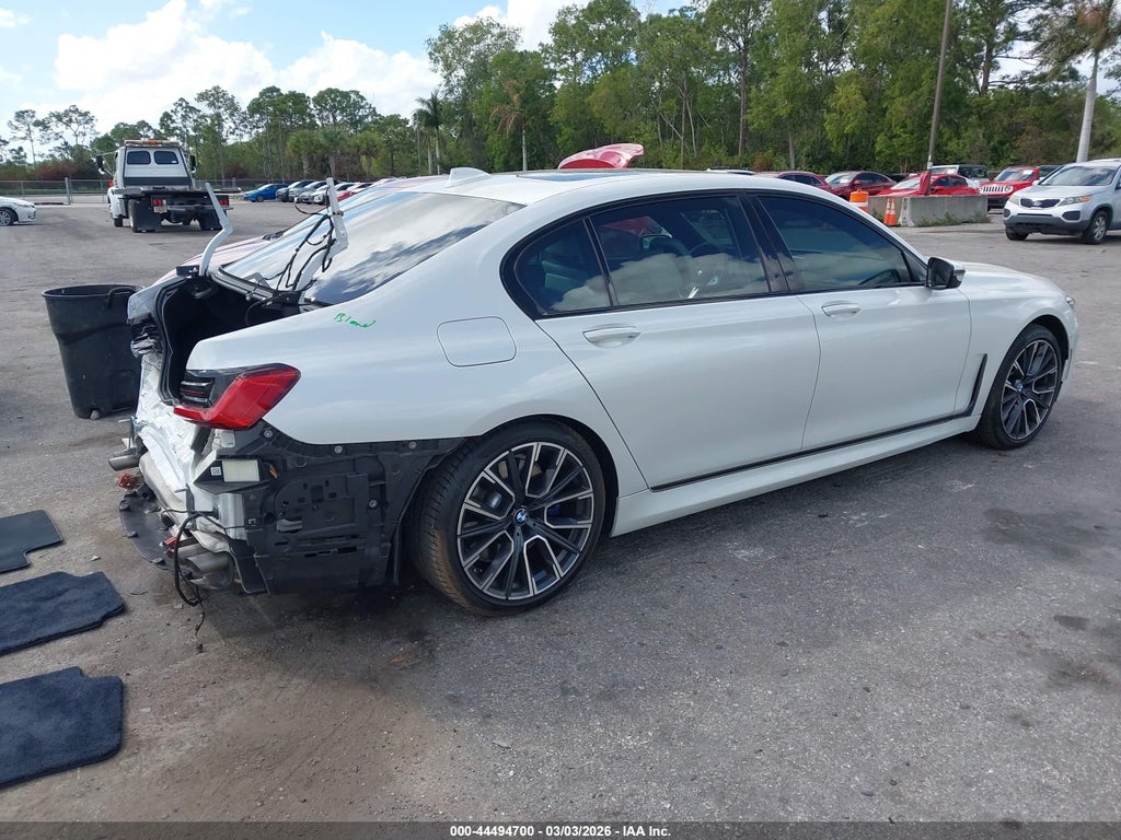 BMW 750 2022