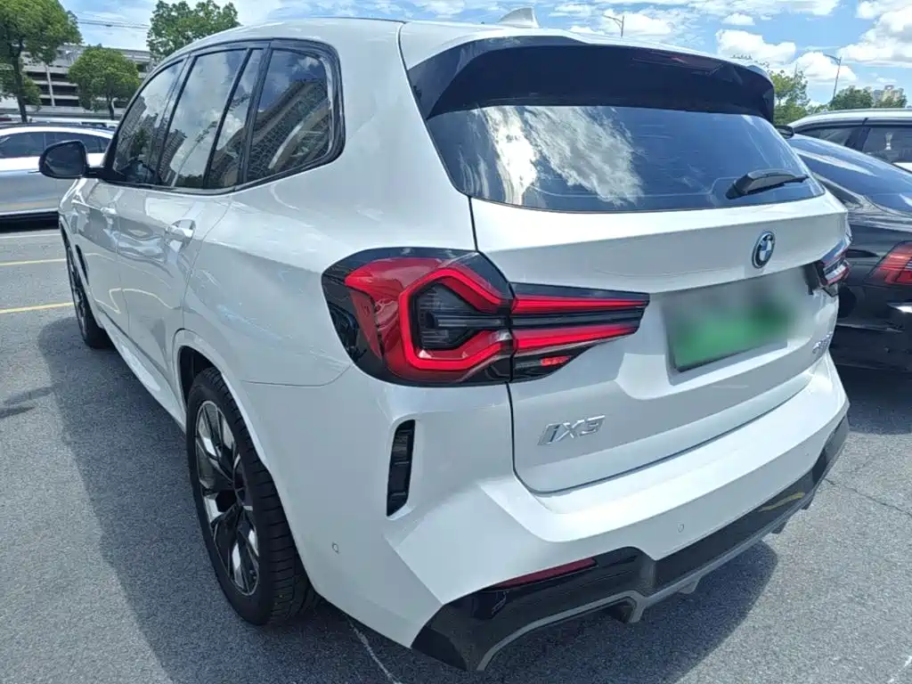 BMW iX3 2023