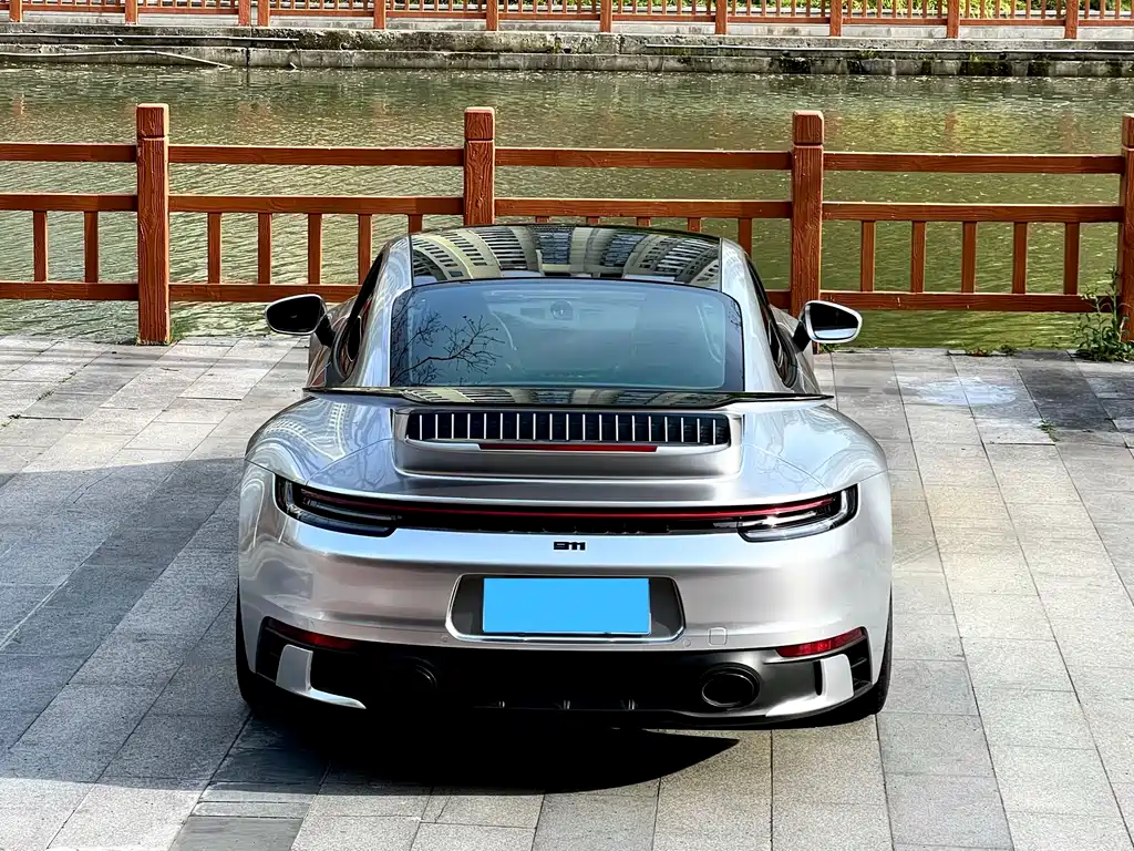 Porsche 911 2025