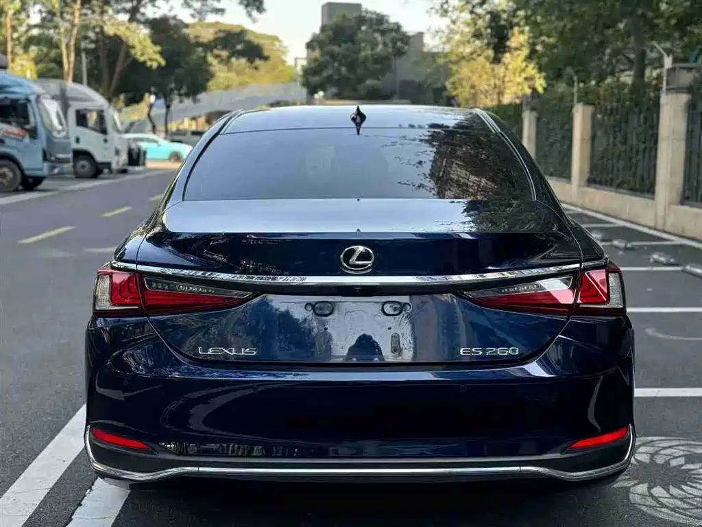 Lexus ES 2021