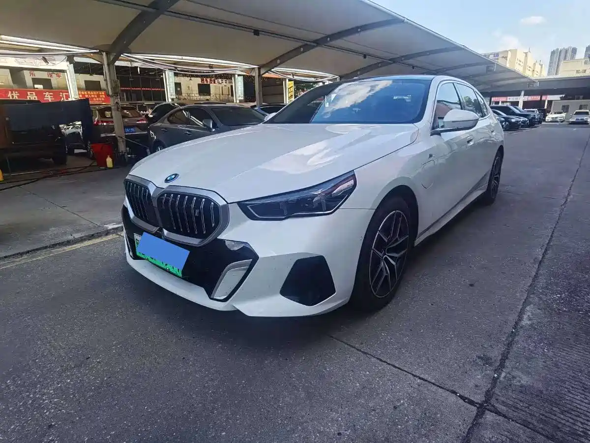 BMW i5 2025