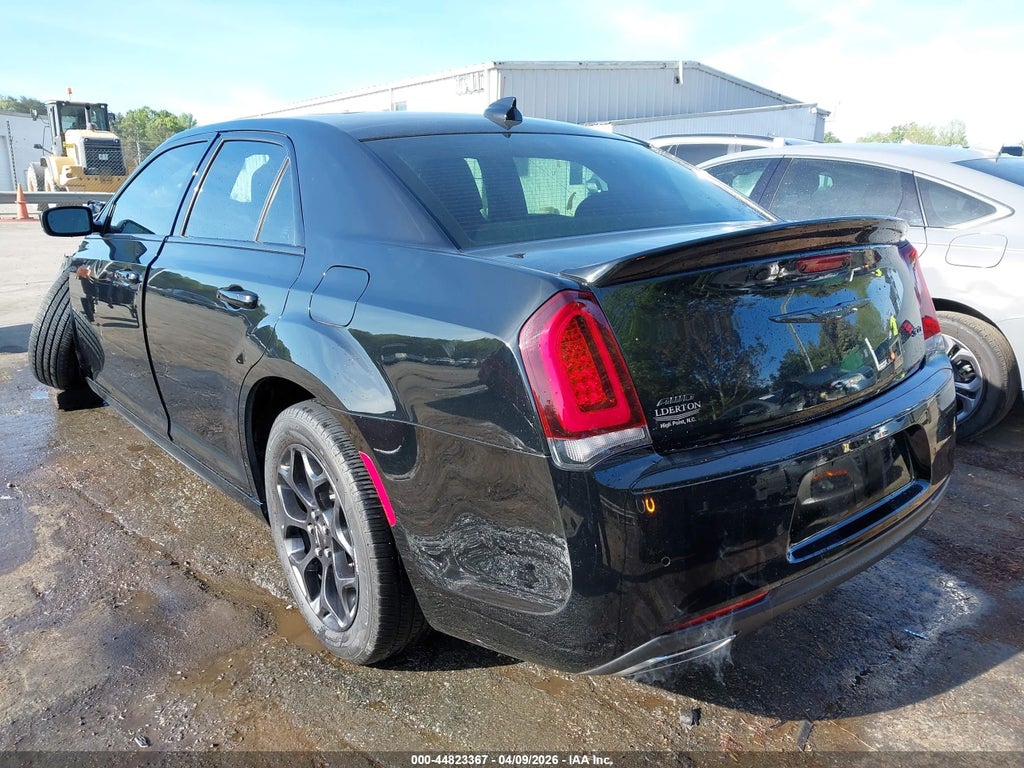 Chrysler 300 2023