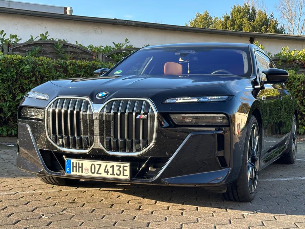 BMW M760 2023