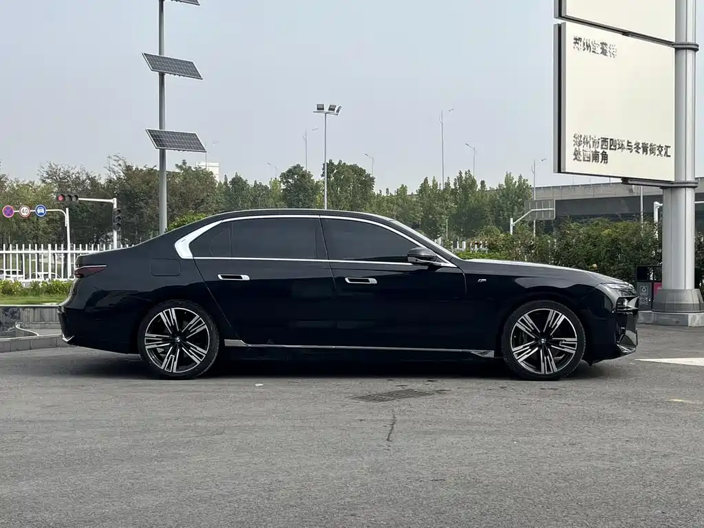BMW 7 серии 2024