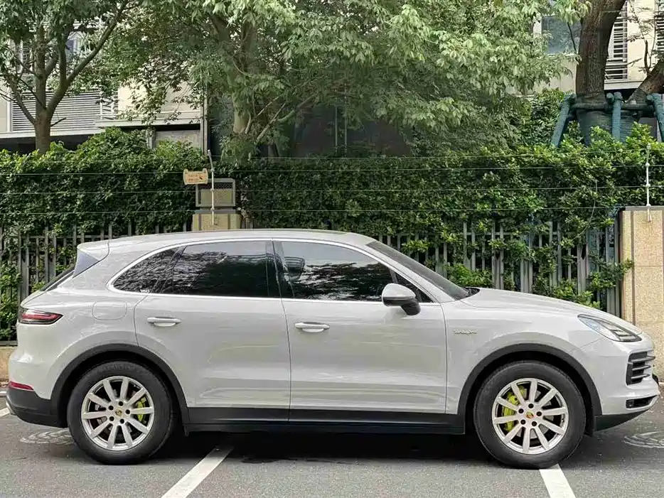 Porsche Cayenne 2021