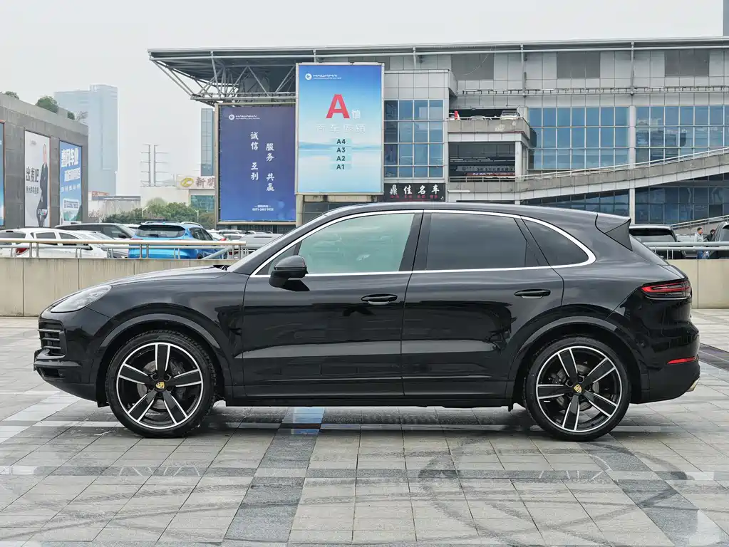 Porsche Cayenne 2022